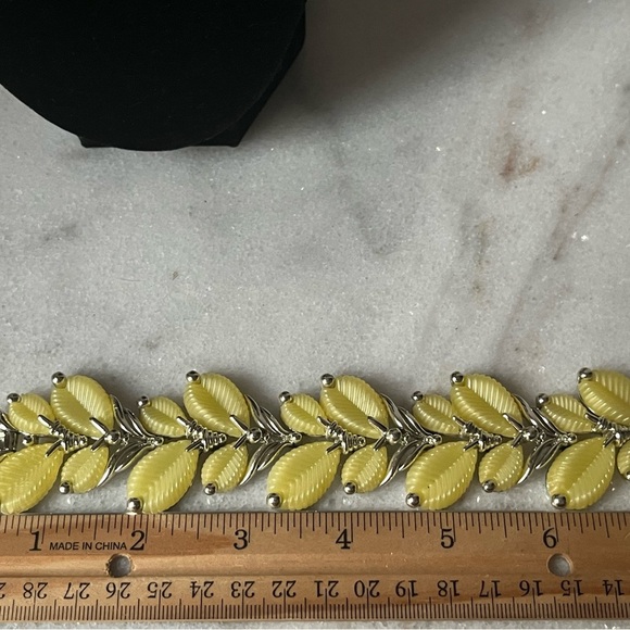 Marboux By Boucher Style #550 White Leaves Thermoset Silver Tone 1950s Necklace - Picture 9 of 16